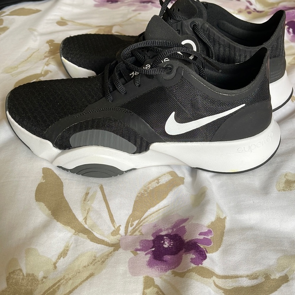 Nike 7.5 super rep Go Sneakers